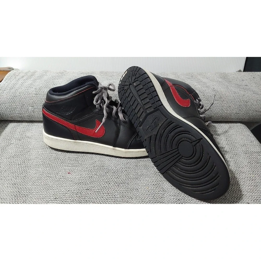 Nike Air Jordan 1 Mid GS Youth Size 6Y Black Gym Red 554725-009 Sneakers